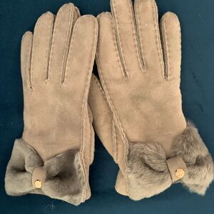 UGG women’s gloves